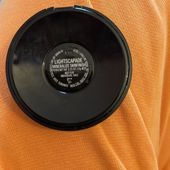 MAC HIGHLIGHT - NEVER USED - Picture 2 of 3